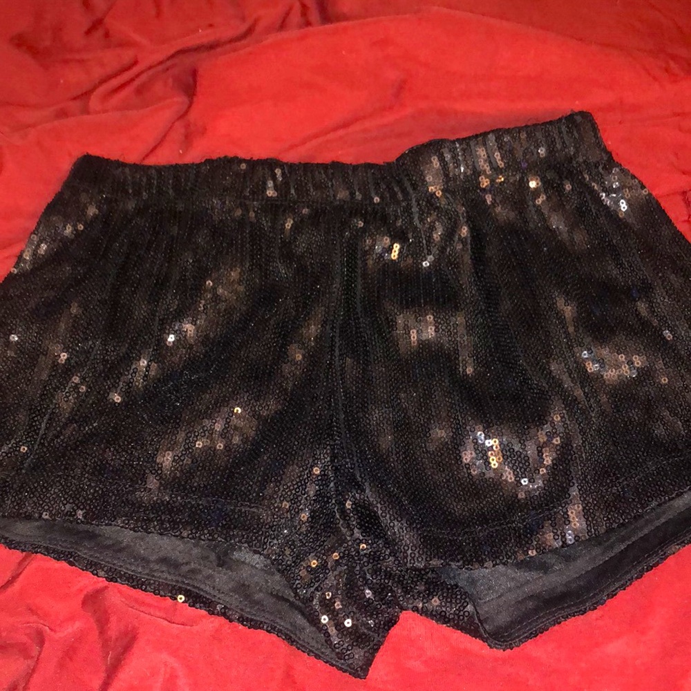 SUPER CUTE 😍 Sequin Short Shorts